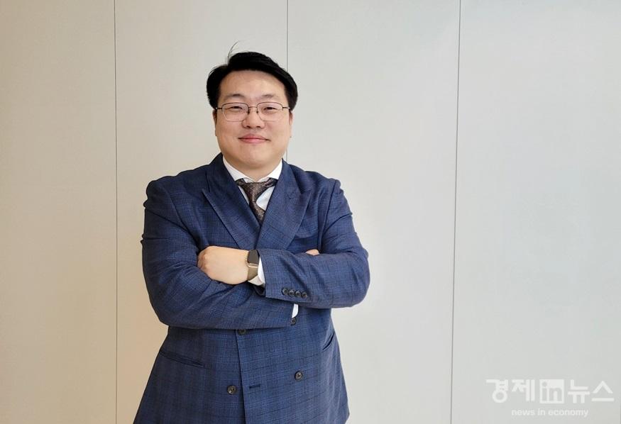 인터뷰사진_대표사진_가우스랩(주)이정근 대표.jpg