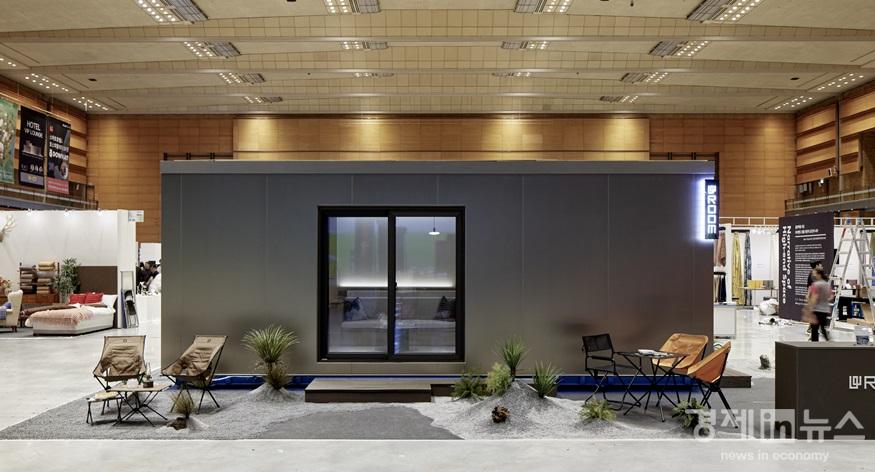 Interview Photo_Space Wave at the 2023 Korea Build Space Design Fair Booth.jpg