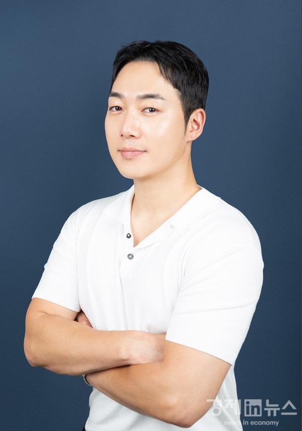 Interview photo_Space Wave CEO Hong Yoon-taek.jpeg