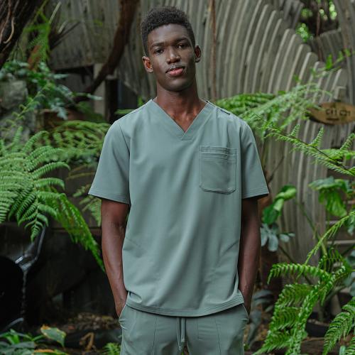 남성 트리오 포켓 브이 에센셜 유니폼 상의