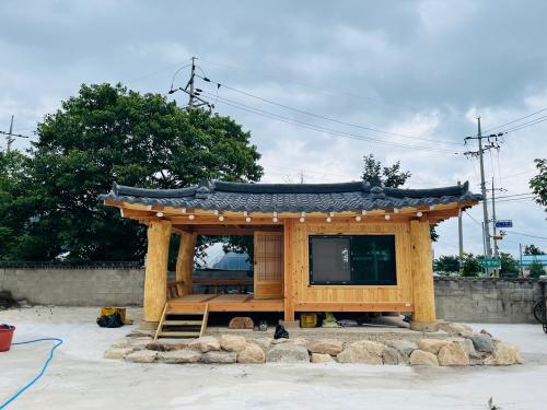 제품 이미지 - Including a mobile hanok house (buyeon = double eaves)