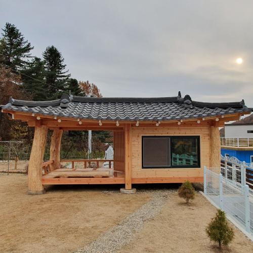 제품 이미지 - Including a mobile hanok house (buyeon = double eaves)